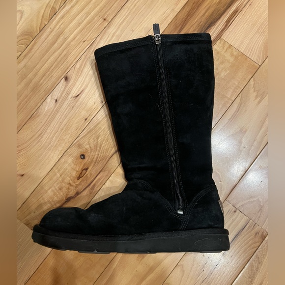Women’s size 6 UGG Boots - Picture 2 of 5